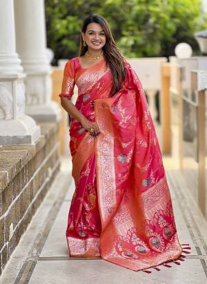 Attrective These Party Wear Saree in Fine Colored.These Saree And Blouse is Fabricated On Banarasi Silk.Its Beautified With Weaving Meenakari Designer.
