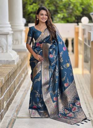 Attrective These Party Wear Saree in Fine Colored.These Saree And Blouse is Fabricated On Banarasi Silk.Its Beautified With Weaving Meenakari Designer.