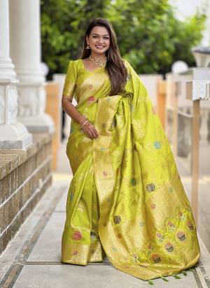 Attrective These Party Wear Saree in Fine Colored.These Saree And Blouse is Fabricated On Banarasi Silk.Its Beautified With Weaving Meenakari Designer.