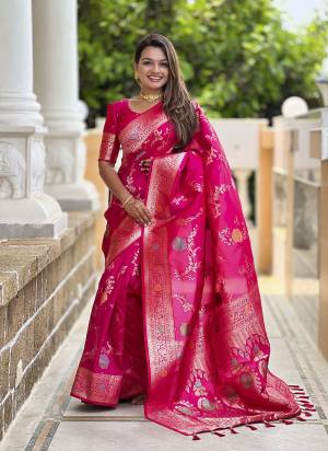 Attrective These Party Wear Saree in Fine Colored.These Saree And Blouse is Fabricated On Banarasi Silk.Its Beautified With Weaving Meenakari Designer.