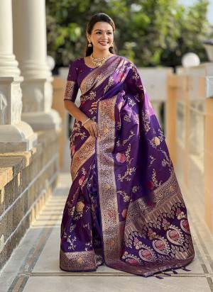 Attrective These Party Wear Saree in Fine Colored.These Saree And Blouse is Fabricated On Banarasi Silk.Its Beautified With Weaving Meenakari Designer.