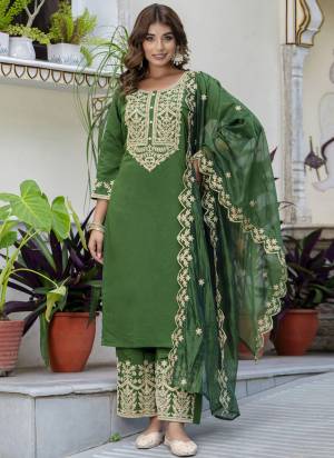 Garb These Beautiful Looking Party Wear Readymade Suits With Dupatta.These Suit is Fabricated On Top Are Silk Blend And Bottom Are Silk Blend And Organza Dupatta .Its Beautified With Designer Thread Embroidery Work.