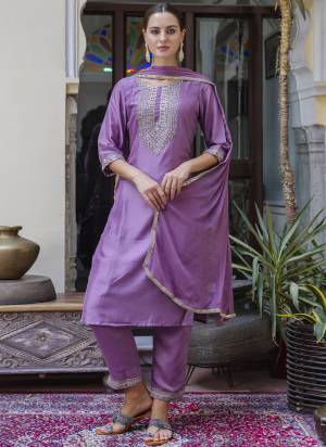 Looking These Beautiful Looking Readymade Suits With Dupatta.These Suit is Fabricated On Top Are Silk Blend And Bottom Are Silk Blend And Nazmin Dupatta .Its Beautified With Designer Embroidery Work.