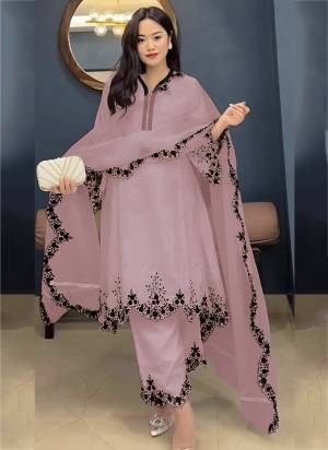 Garb These Party Wear Designer Salwar Suits in Fine Colored Pair With Dupatta.These Top Are Faux Georgette And Dupatta Are Fabricated On Organza Pair With Faux Georgette Bottom.Its Beautified With Designer Embroidery Work.