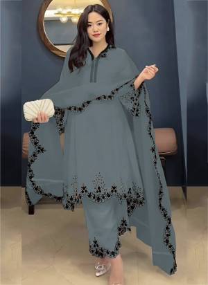 Garb These Party Wear Designer Salwar Suits in Fine Colored Pair With Dupatta.These Top Are Faux Georgette And Dupatta Are Fabricated On Organza Pair With Faux Georgette Bottom.Its Beautified With Designer Embroidery Work.