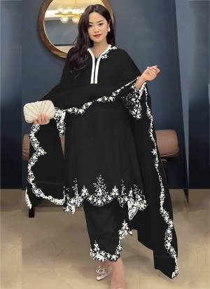 Garb These Party Wear Designer Salwar Suits in Fine Colored Pair With Dupatta.These Top Are Faux Georgette And Dupatta Are Fabricated On Organza Pair With Faux Georgette Bottom.Its Beautified With Designer Embroidery Work.