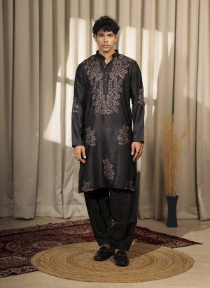For A festive Wear,Grab These Readymade Kurta With Payjama in Fine Colored.These Kurta is Fabricated On Greek Satin And Art Silk Bottom With Designer Embroidery Work.Buy Now.