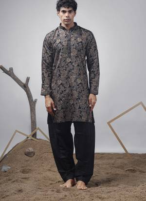 For A festive Wear,Grab These Readymade Kurta With Payjama in Fine Colored.These Kurta is Fabricated On Modal And Art Silk Bottom With Designer Printed.Buy Now.