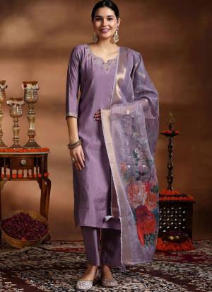 Attrective These Suit in Fine Colored Pair With Bottom And Dupatta.These Top And Bottom Are Fabricated On Viscose Pair With Organza Dupatta.Its Beautified With Designer Embroidery Work,Printed Dupatta .
