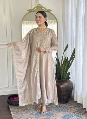 Attrective These Suit in Fine Colored Pair With Bottom And Dupatta.These Top And Bottom Are Fabricated On Vichitra Silk Pair With Vichitra Silk Dupatta.Its Beautified With Designer Embroidery Work .