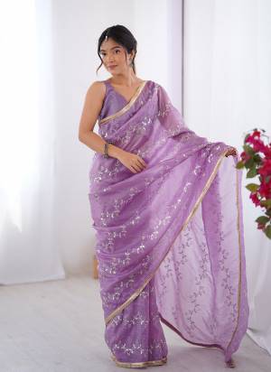 Garb These Party Wear Saree in Fine Colored.These Saree Are Gold Crush And Blouse is Mono Banglori Fabricated.Its Beautified With Designer Beads Moti,Val Zig Zag Striped Sequance Embroidery Work With Codding Lace Border.