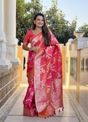 Attrective These Party Wear Saree in Fine Colored.These Saree And Blouse is Fabricated On Banarasi Silk.Its Beautified With Weaving Meenakari Designer.