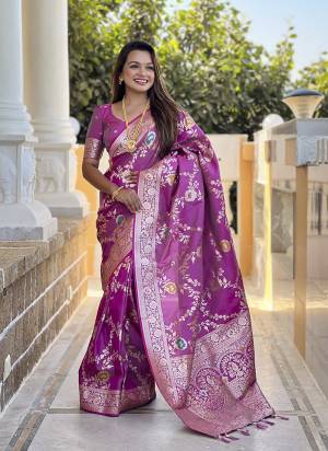 Attrective These Party Wear Saree in Fine Colored.These Saree And Blouse is Fabricated On Banarasi Silk.Its Beautified With Weaving Meenakari Designer.