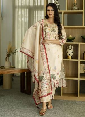 Looking These Suit in Fine Colored Pair With Bottom And Dupatta.These Top And Bottom Are Fabricated On Viscose Assam Silk Pair With Assam Silk Dupatta.Its Beautified With Designer Printed With Beads Embroidery Work .