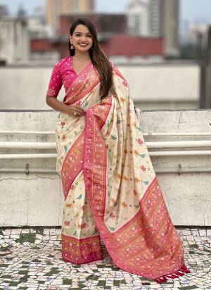 Attractive These Party Wear Saree in Fine Colored.These Saree And Blouse is Fabricated On Patola Silk.Its Beautified With Weaving Meenakari Polka Ikkat Designer.
