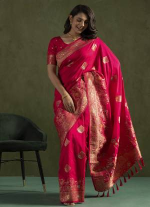 Looking These Party Wear Saree in Fine Colored Pair With Blouse.These Saree and Blouse Are Fabricated On Dolla Silk.Its Beautified With Wevon Jari Designer.
