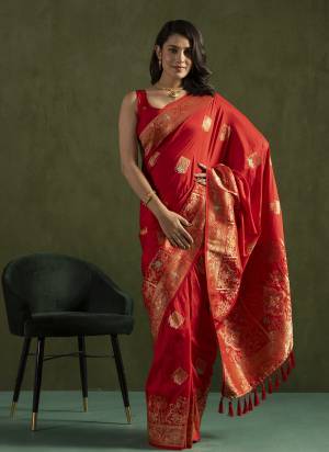 Looking These Party Wear Saree in Fine Colored Pair With Blouse.These Saree and Blouse Are Fabricated On Dolla Silk.Its Beautified With Wevon Jari Designer.