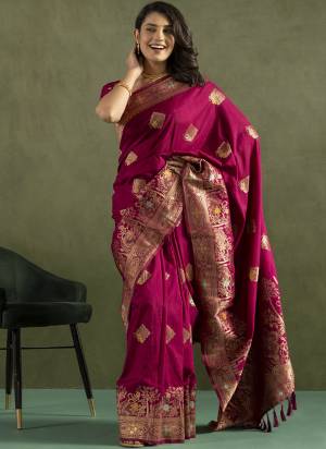 Looking These Party Wear Saree in Fine Colored Pair With Blouse.These Saree and Blouse Are Fabricated On Dolla Silk.Its Beautified With Wevon Jari Designer.