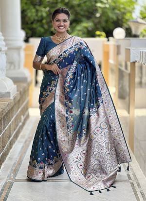 Attrective These Party Wear Saree in Fine Colored.These Saree And Blouse is Fabricated On Banarasi Silk.Its Beautified With Weaving Meenakari Designer.
