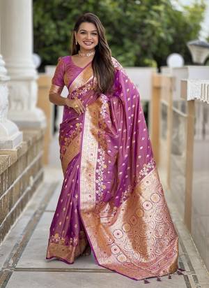 Attrective These Party Wear Saree in Fine Colored.These Saree And Blouse is Fabricated On Banarasi Silk.Its Beautified With Weaving Meenakari Designer.