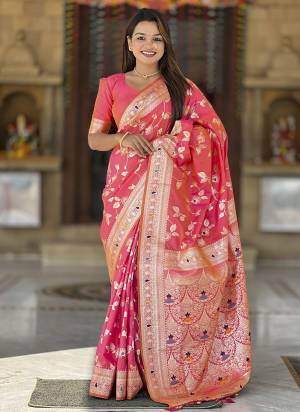 Attrective Looking These Party Wear Saree in Fine Colored.These Saree And Blouse is Fabricated On Soft Banarasi Silk.Its Beautified With Weaving Jacquard Designer.
