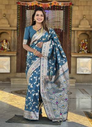 Attrective Looking These Party Wear Saree in Fine Colored.These Saree And Blouse is Fabricated On Soft Banarasi Silk.Its Beautified With Weaving Jacquard Designer.