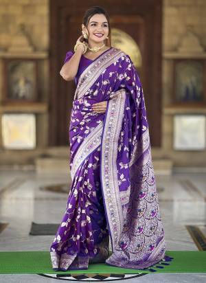 Attrective Looking These Party Wear Saree in Fine Colored.These Saree And Blouse is Fabricated On Soft Banarasi Silk.Its Beautified With Weaving Jacquard Designer.