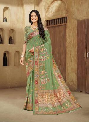 Attrective Look These Party Wear Saree in Fine Colored.These Saree And Blouse is Fabricated On Crepe Silk.Its Beautified With Designer Digital Foil Printed.