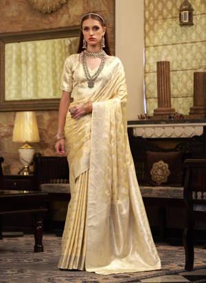 Looking These Party Wear Saree in Fine Colored.These Saree Are Satin Silk And Blouse is Fabricated On Satin Silk.Its Beautified With Weaving Jari Designer.