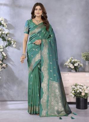 Looking These Festive Wear Saree in Fine Colored.These Saree And Blouse is Fabricated On Banarasi Silk.Its Beautified With Weaving Jacquard Jari Designer.
