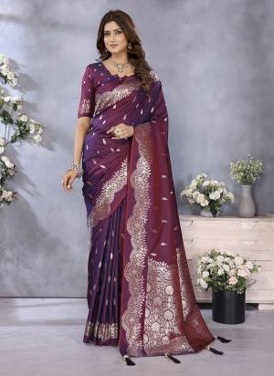 Looking These Festive Wear Saree in Fine Colored.These Saree And Blouse is Fabricated On Banarasi Silk.Its Beautified With Weaving Jacquard Jari Designer.