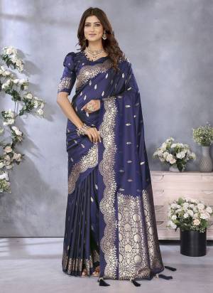 Looking These Festive Wear Saree in Fine Colored.These Saree And Blouse is Fabricated On Banarasi Silk.Its Beautified With Weaving Jacquard Jari Designer.