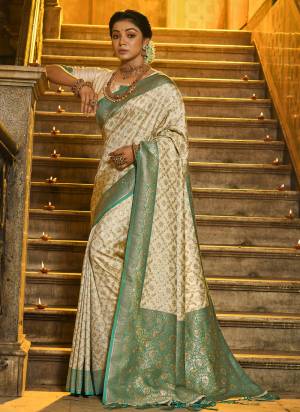 Garb These Party Wear Saree in Fine Colored.These Saree And Blouse is Fabricated On Banarasi Silk.Its Beautified With Weavon Jacquard Designer.