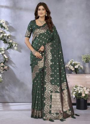 Garb These Festive Wear Saree in Fine Colored.These Saree And Blouse is Fabricated On Banarasi Silk.Its Beautified With Weaving Jacquard Gala Jari Designer.