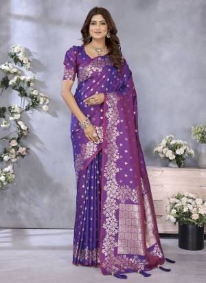 Garb These Festive Wear Saree in Fine Colored.These Saree And Blouse is Fabricated On Banarasi Silk.Its Beautified With Weaving Jacquard Gala Jari Designer.