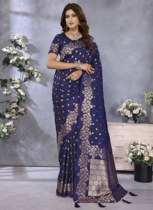 Garb These Festive Wear Saree in Fine Colored.These Saree And Blouse is Fabricated On Banarasi Silk.Its Beautified With Weaving Jacquard Gala Jari Designer.