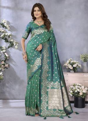 Garb These Festive Wear Saree in Fine Colored.These Saree And Blouse is Fabricated On Banarasi Silk.Its Beautified With Weaving Jacquard Gala Jari Designer.