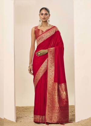 Looking These Party Wear Saree in Fine Colored Pair With Blouse.These Saree and Blouse Are Fabricated On Dolla Silk.Its Beautified With Wevon Jari Galla Designer.