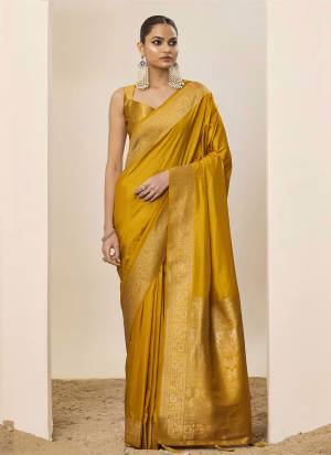 Looking These Party Wear Saree in Fine Colored Pair With Blouse.These Saree and Blouse Are Fabricated On Dolla Silk.Its Beautified With Wevon Jari Galla Designer.