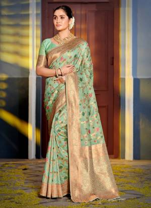 Garb These Party Wear Saree in Fine Colored.These Saree And Blouse is Fabricated On Banarasi Silk.Its Beautified With Weavon Jacquard Designer.