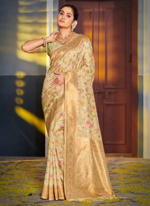 Garb These Party Wear Saree in Fine Colored.These Saree And Blouse is Fabricated On Banarasi Silk.Its Beautified With Weavon Jacquard Designer.