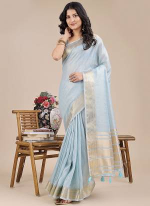 Garb These Party Wear Saree in Fine Colored.These Saree And Blouse is Fabricated On Organza.Its Beautified With Weavon Jari Designer.