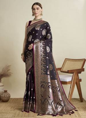 Looking This Party Wear Two Tone Saree Paired With Blouse.This Saree And Blouse Are Satin Silk Fabric With Wevon Jari Designer. Buy This Pretty Saree Now.