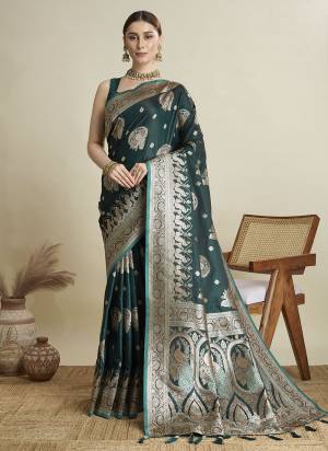 Looking This Party Wear Two Tone Saree Paired With Blouse.This Saree And Blouse Are Satin Silk Fabric With Wevon Jari Designer. Buy This Pretty Saree Now.