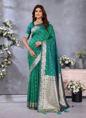 Looking These Festive Wear Saree in Fine Colored.These Saree And Blouse is Fabricated On Banarasi Silk.Its Beautified With Weaving Jacquard Jari Goli Designer.