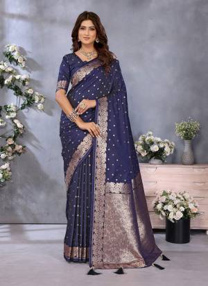 Looking These Festive Wear Saree in Fine Colored.These Saree And Blouse is Fabricated On Banarasi Silk.Its Beautified With Weaving Jacquard Jari Goli Designer.