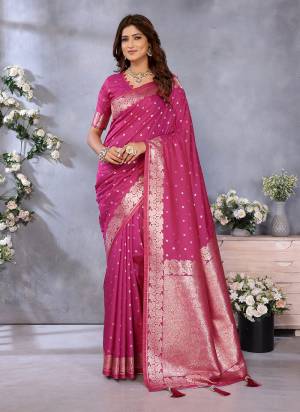 Looking These Festive Wear Saree in Fine Colored.These Saree And Blouse is Fabricated On Banarasi Silk.Its Beautified With Weaving Jacquard Jari Goli Designer.