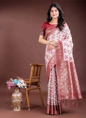 Looking These Party Wear Saree in Fine Colored.These Saree And Blouse is Fabricated On Linen Cotton.Its Beautified With Weavon Jacquatd Designer.