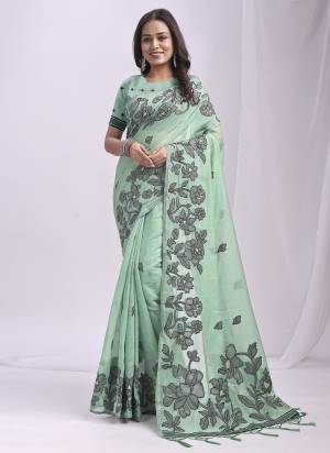 Looking These Fastive Wear Saree in Fine Colored.These Saree And Blouse is Fabricated On Linen Cotton.Its Beautified With Weavon Thread Designer.