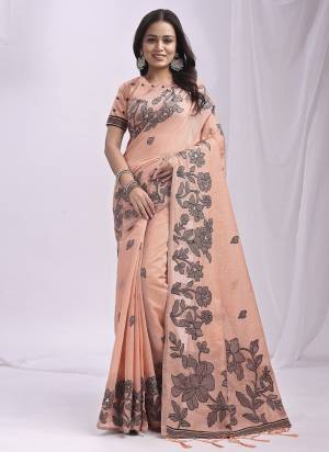 Looking These Fastive Wear Saree in Fine Colored.These Saree And Blouse is Fabricated On Linen Cotton.Its Beautified With Weavon Thread Designer.